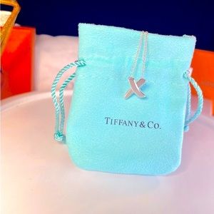 Tiffany & Co. Sterling Picasso Small Modern X Kiss Pendant Necklace with pouch.